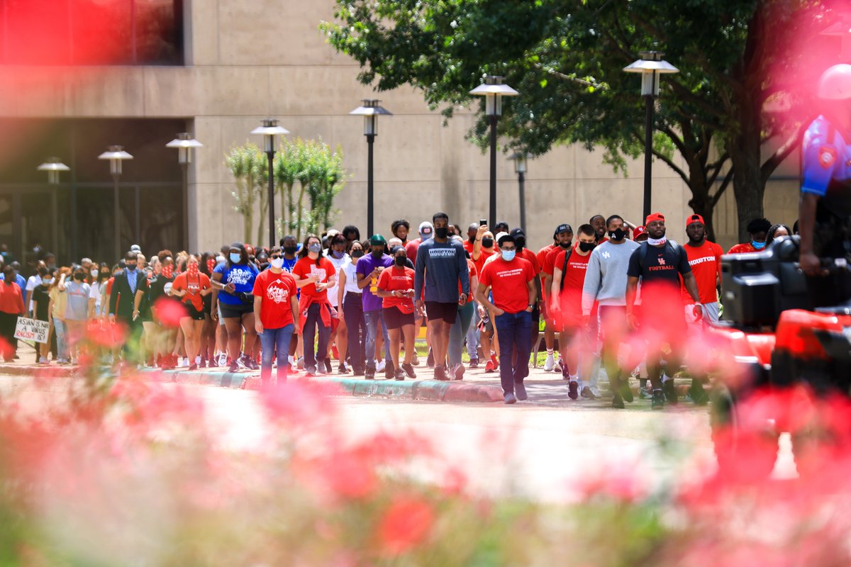 UHouston's tweet photo. Today dozens of student athletes led a march across campus to raise awareness of racial and social injustices. https://t.co/pQQRmrnwS0