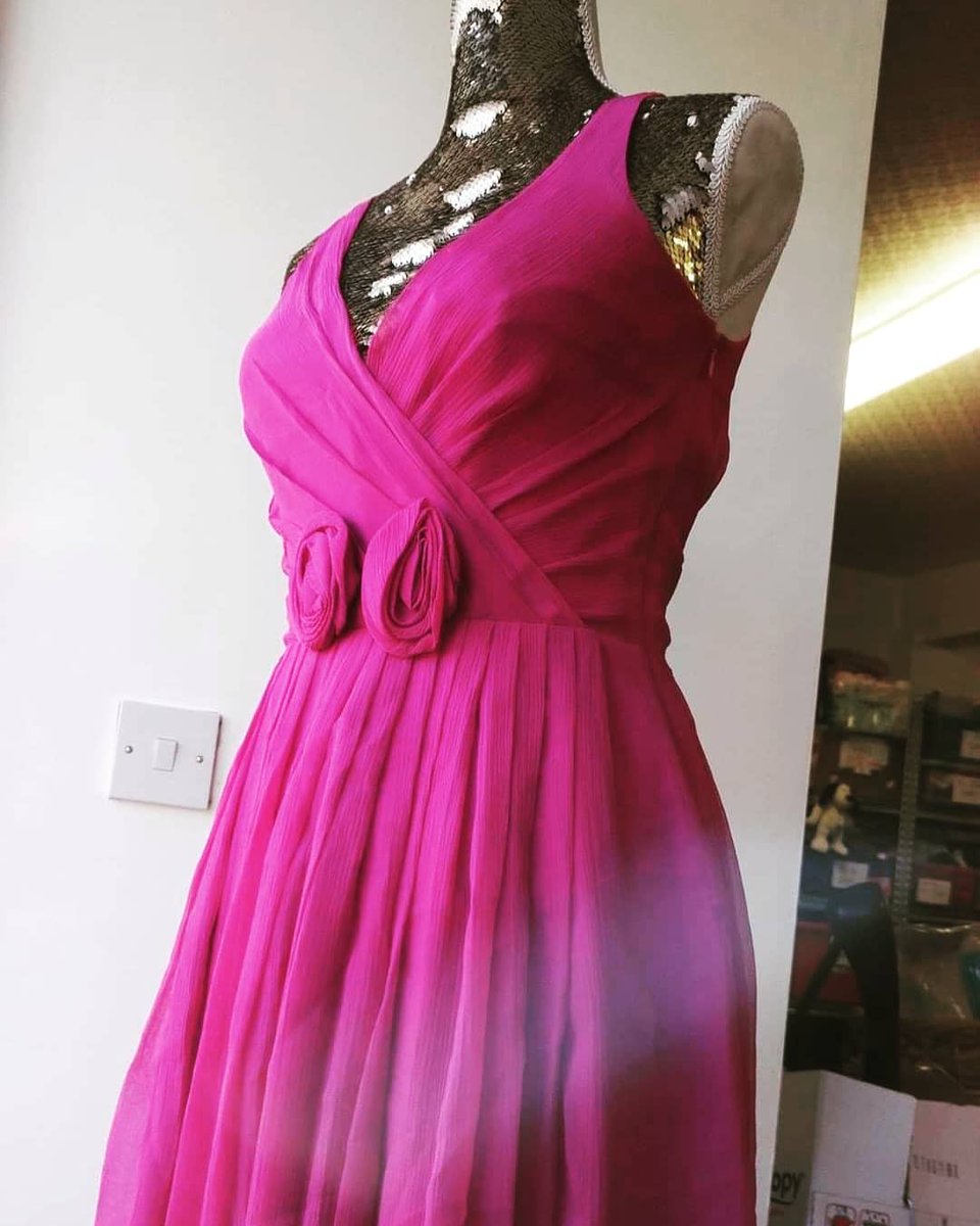 SharewearUK's tweet photo. After our successful 2019 provision, #MakePromFair is back!
Our Yr 11 kids deserve to have closure to their disrupted final year at school.
This year's prom will place financial burden on more families than ever.
No-one should miss Prom simply due to lack of access to clothes. https://t.co/lxw9AexW2I