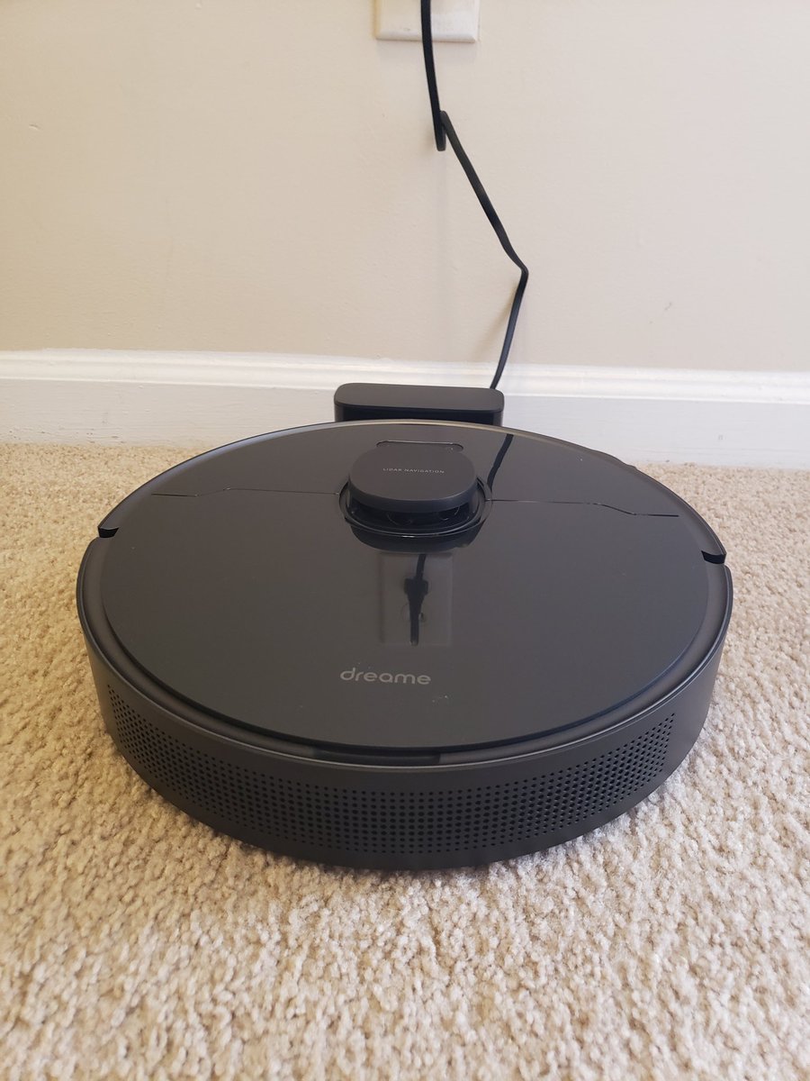 mitchellclong's tweet image. Getting hands-on with a robo vac. Let's see how long I can run it before my dog starts barking. #SmartHomeAutomation #SmartHomeControl #SmartHomeTech #SmartHomes #SmartHouse #SmartHome #RobotVacuum #RoboVac #Tech