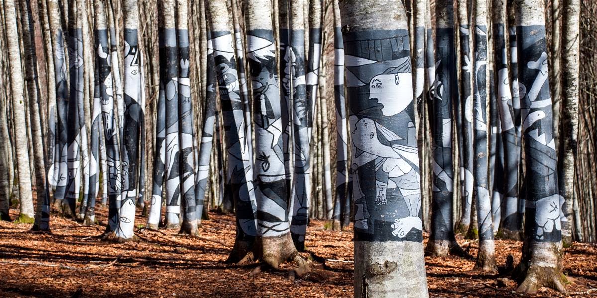 #Gernika etorkizuna da

Keak oroitzen digu
itxaropenik badela
keak oroitzen digu
herria bizirik dela

guernicagernikara.eus/gernika-biziri…