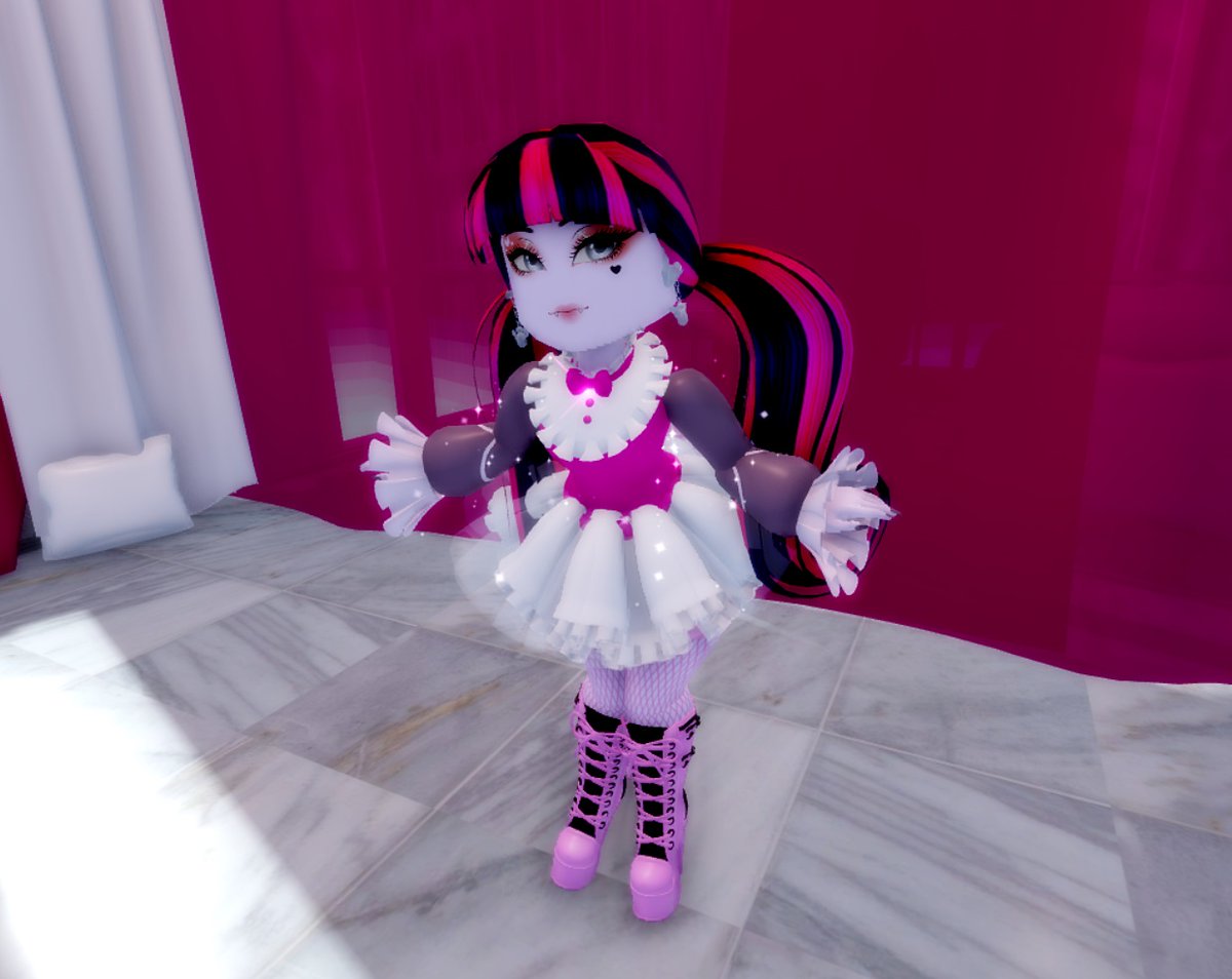 Fifi On Twitter Cosplay Of Draculaura From Monsterhigh That I Ve Made In Royale High Monsterhigh Roblox Royalehigh Royalehighoutfits Https T Co Lr2jmlrv8k - monster high roblox outfits