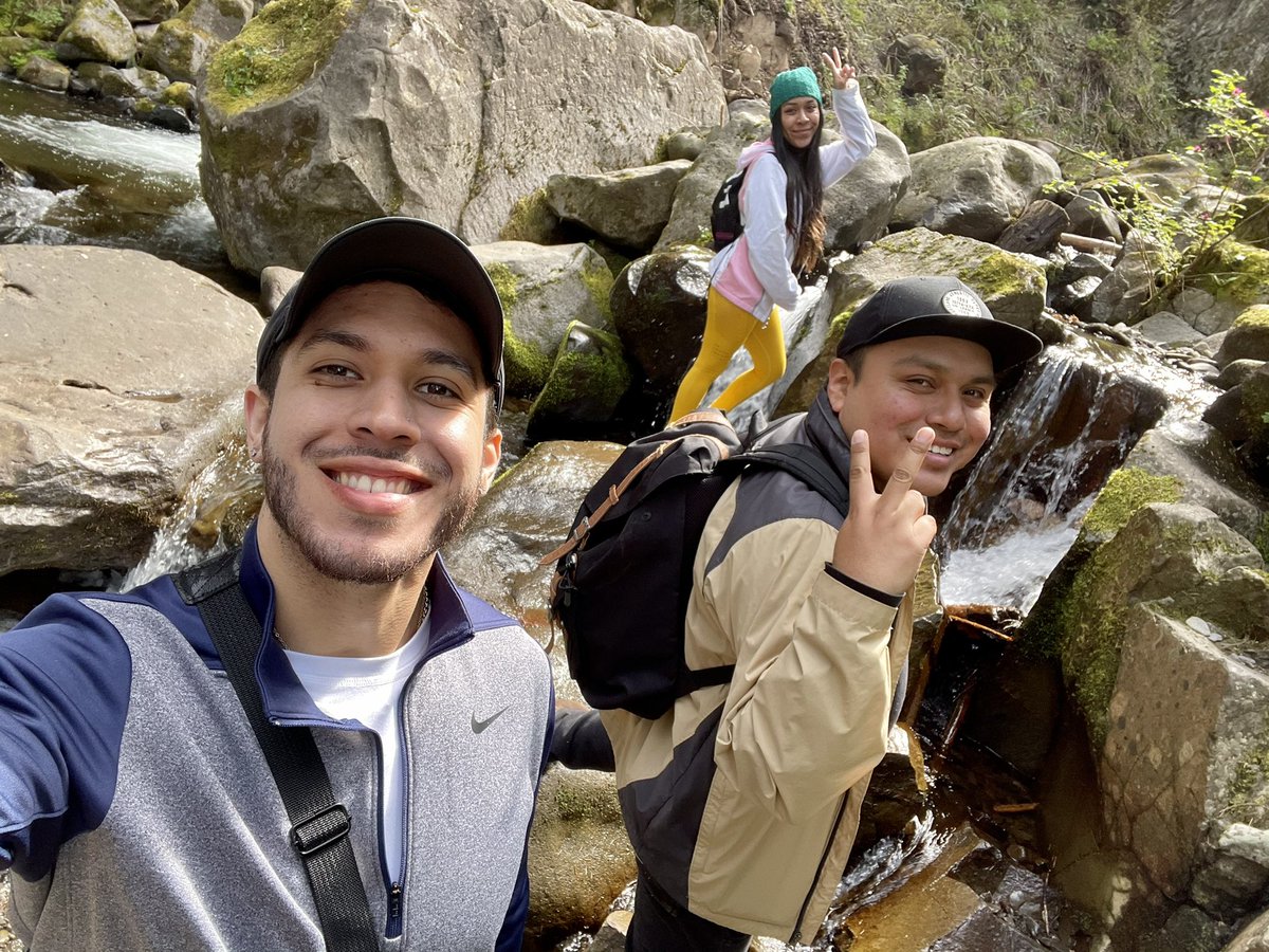 Waterfalls, trees, rivers, 
& friends🤍🌲🪵
#PortlandOregon #MultnomahFalls