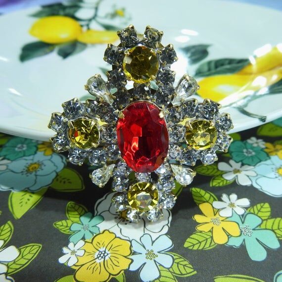 zazavintageboho's tweet image. etsy.me/32oAs6v

#fancybutton
#czechglassbutton
#extralargebuttons
#zierknpfe
#strassknopf
#fancyredbuttons
#uniquejewelry
#jewelryfindings