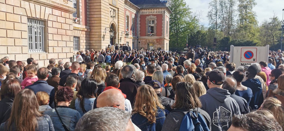 Une délégation du @Cimy_CIMY78 a assisté aujourd’hui à l'hommage municipal en mémoire de Stéphanie M. à 
<a href="/Rambouillet_78/">Mairie de Rambouillet</a>.

Condamnation de cet horrible assassinat.
Condoléances à la famille et aux proches.
Soutien aux forces de l’ordre.
