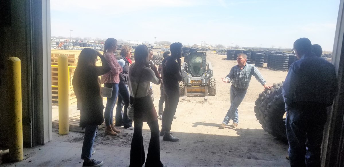 We were extremely honored to have University of Nebraska - Lincoln's Engler Agribusiness Entrepreneurship Program visit Dawson Tire. These future leaders have futures so bright, getting a picture without glare was just not possible!😁