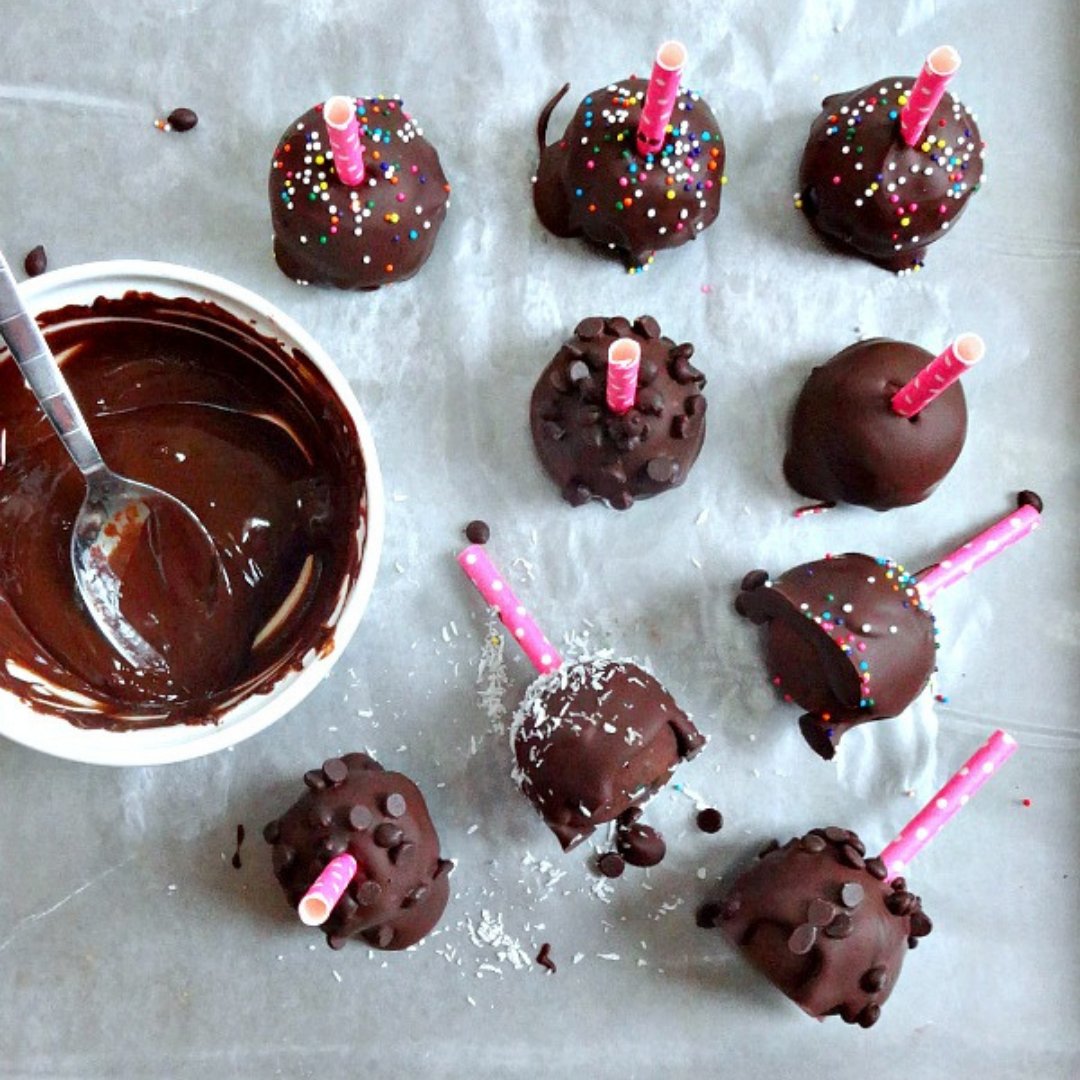 itsbeansforlife's tweet photo. Learn how to make these gooey, delicious, & HEALTHY Chocolate Covered Brownie Pops here > https://t.co/S2nbGhwVPm
#BeansForLife #EatMoreBeans #21DaysOfBeans #HalfCupHabit #HealthBenefits #HealthyEating #Beans #DryBeans #Protien #CakePops #HealthyDessert #BlackBeans #BrowniePops https://t.co/XS8qncZLeY