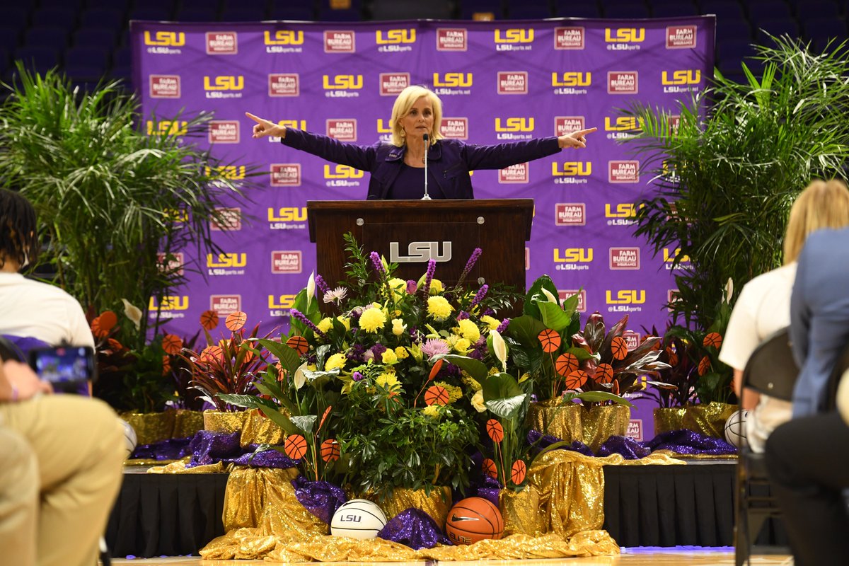 LSUwbkb's tweet photo. See those five Final Four banners up there? Nowhere does it say national champion. 

🗣 That Is What I Came Here To Do https://t.co/ljnVeVrPVb