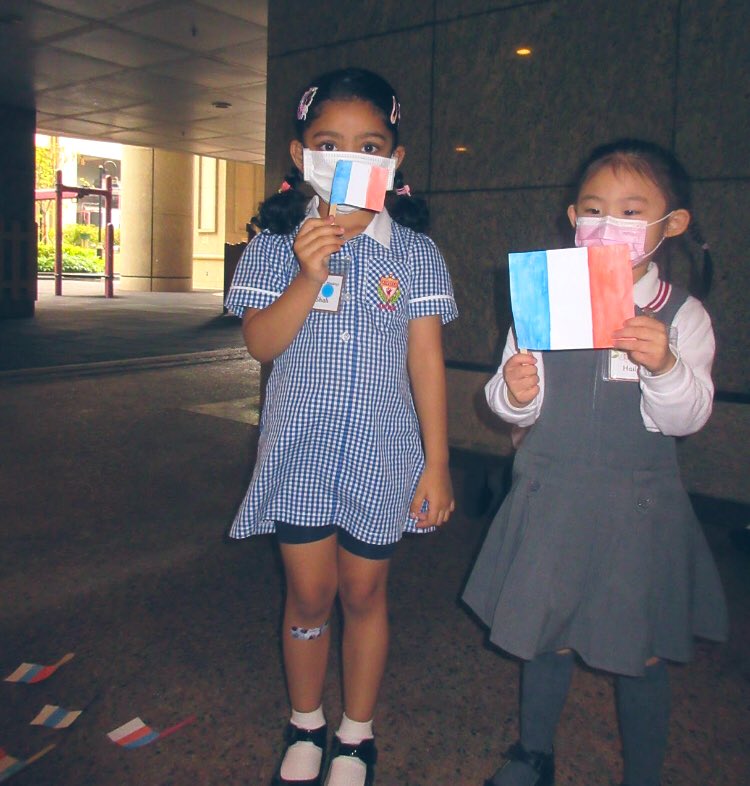 anfield_schhk's tweet photo. Bonjour à tous! #MonkeyClass are excited to be learning about #France in their #AroundTheWorld. They had a great time looking for the French flag and jumping into French coloured hoops to find their way across the playground #AnfieldSchoolHK #HongKongSchools #kindergarten https://t.co/3gzFlDp2GQ