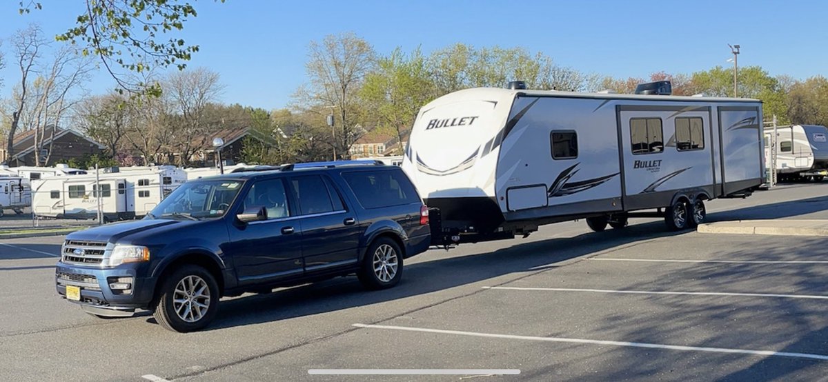 OnlyBreadcrumbs's tweet photo. Picked up our @KeystoneRVCo from @CampingWorld today! https://t.co/J4KTxcucAN