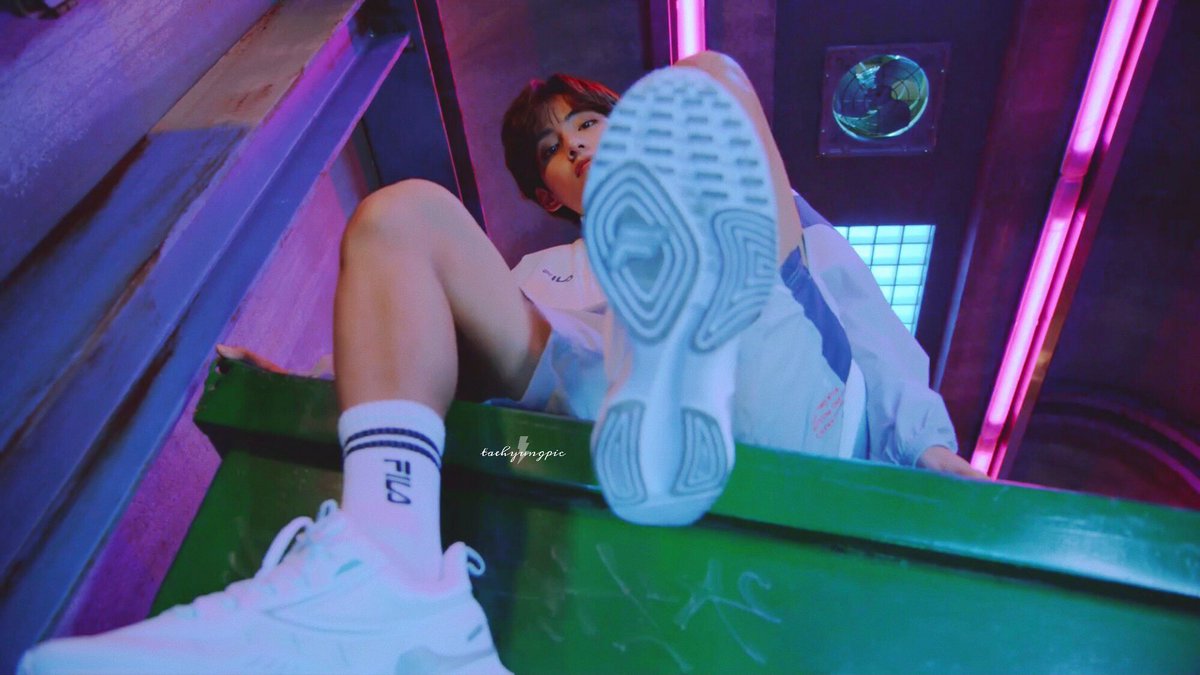 taehyung pics⚡️ tweet media