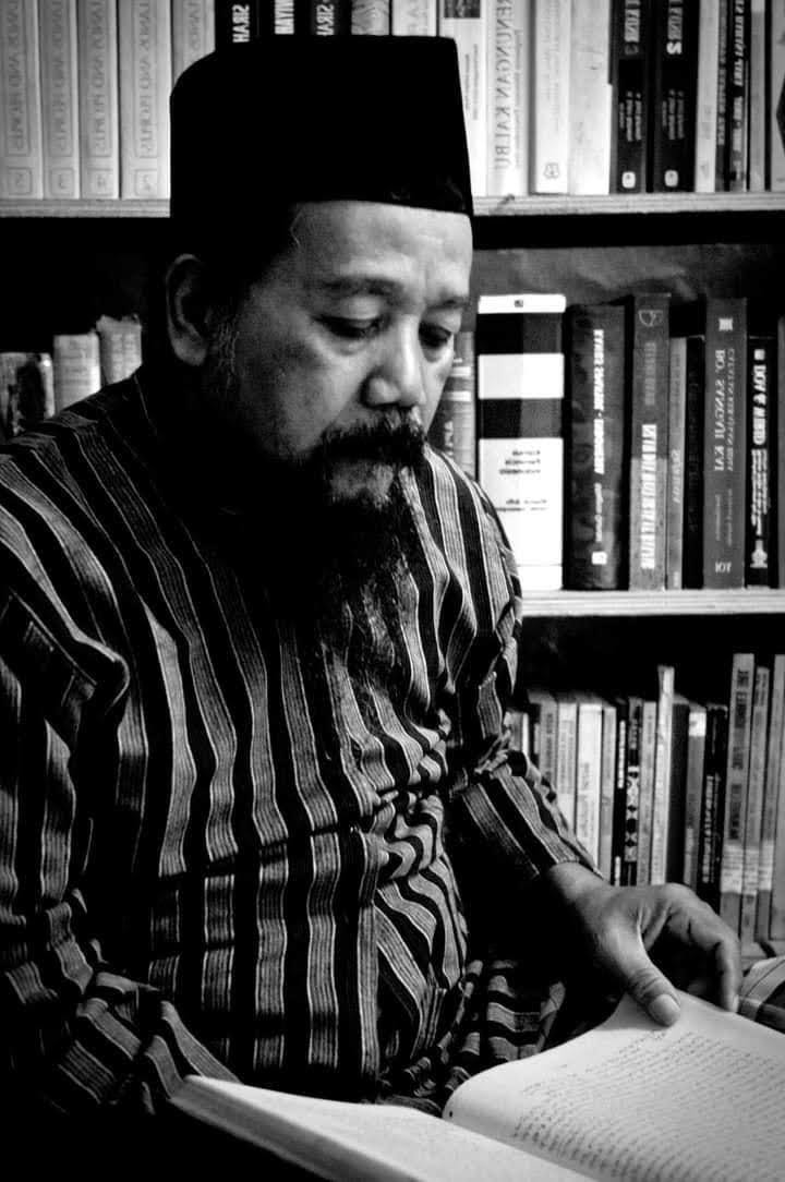 masdullahfaqih's tweet photo. Dawuh Yai Maimoen :
Ulama katah seng kepundut dinten Seloso

Selasa Pon Syaikhuna Maimoen Zubair (Rembang)
Selasa Pon Syaikhuna Asrori Al Ishaqi (Surabaya)
Selasa Pon Syaikhuna Sya'roni Achmadi (Kudus)
Selasa Pon KH Agus Sunyoto (Malang)

لهم الفاتحة 😭 https://t.co/47kyXuQOjW