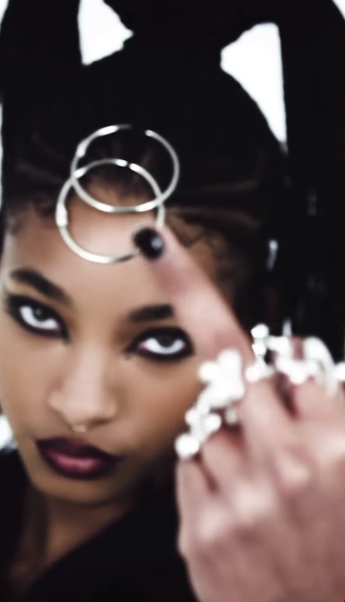 tansyrehoodie's tweet photo. The category is beauty and Willow Smith remains undefeated https://t.co/qbfrCllbXZ