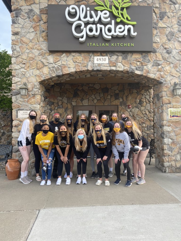 Thank you for dinner <a href="/DocReggies/">Reggies Wenyika</a> &amp; @OUBrave1 ! We are stuffed and ready for tomorrow morning 💛 
#BraveNation