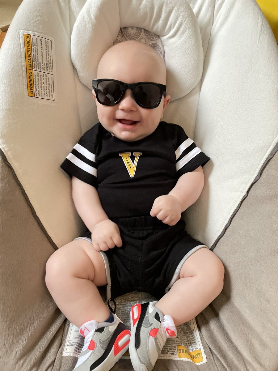 Theo would like to thank <a href="/vianneybaseball/">Vianney Baseball</a> for some quality afternoon entertainment ⚾️