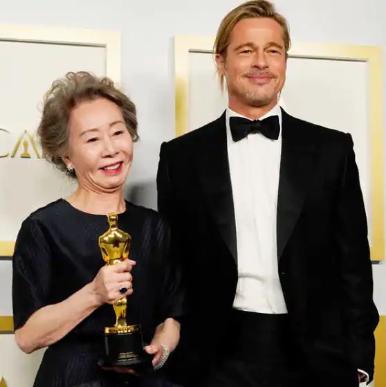 IconicStop's tweet image. Youn Yuh-jung has won the Oscar for “Best Supporting Actress”, but maybe she is more excited to see Brad Pitt. Listen to the podcast for details on her historic win! 

#younyuhjung #minari #oscars2021 #bradpitt #redcarpet #oscars