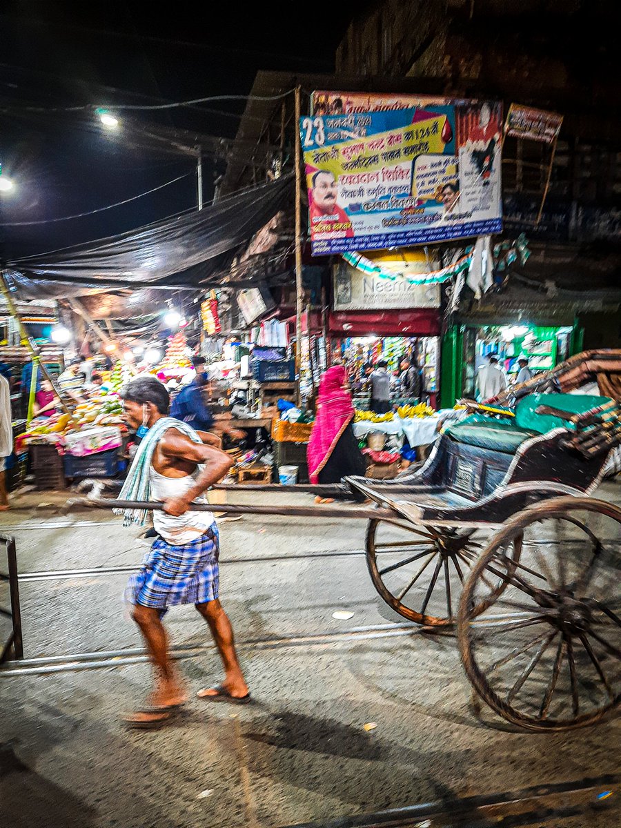arjunpandey4u's tweet photo. Kolkata is the only city now in the world that continues to operate licensed hand-pulled rickshaws (called tana rickshaw in Bengali) as a mode of public transport.
The hand-pulled rickshaw is a vestige of the colonial past.
#HandpulledRickshaw
@incredibleindia
@westbengaltour https://t.co/0GAqBY5tK8