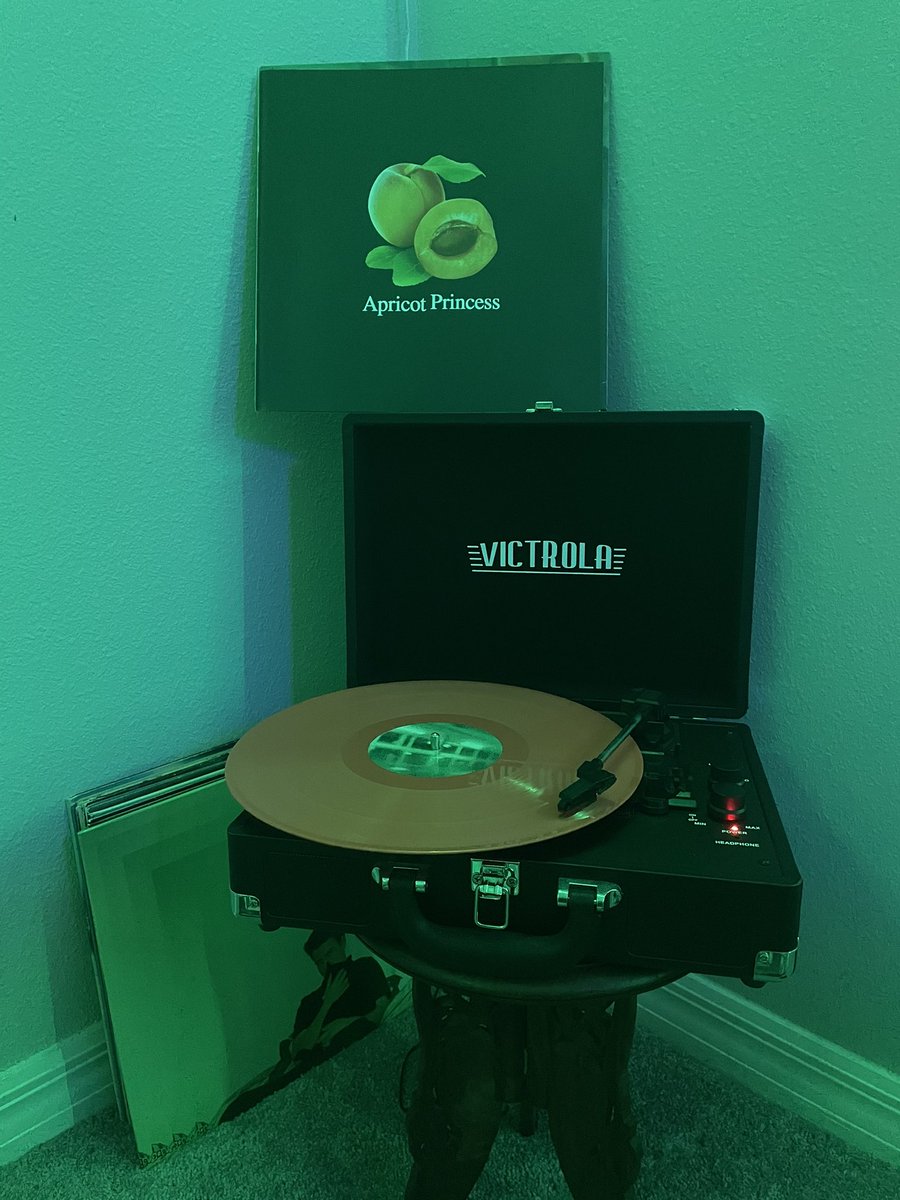 purepepsi16's tweet photo. happy 4th birthday to this beautiful album 😏💚 #apricotprincess https://t.co/uwOnCDcjmP
