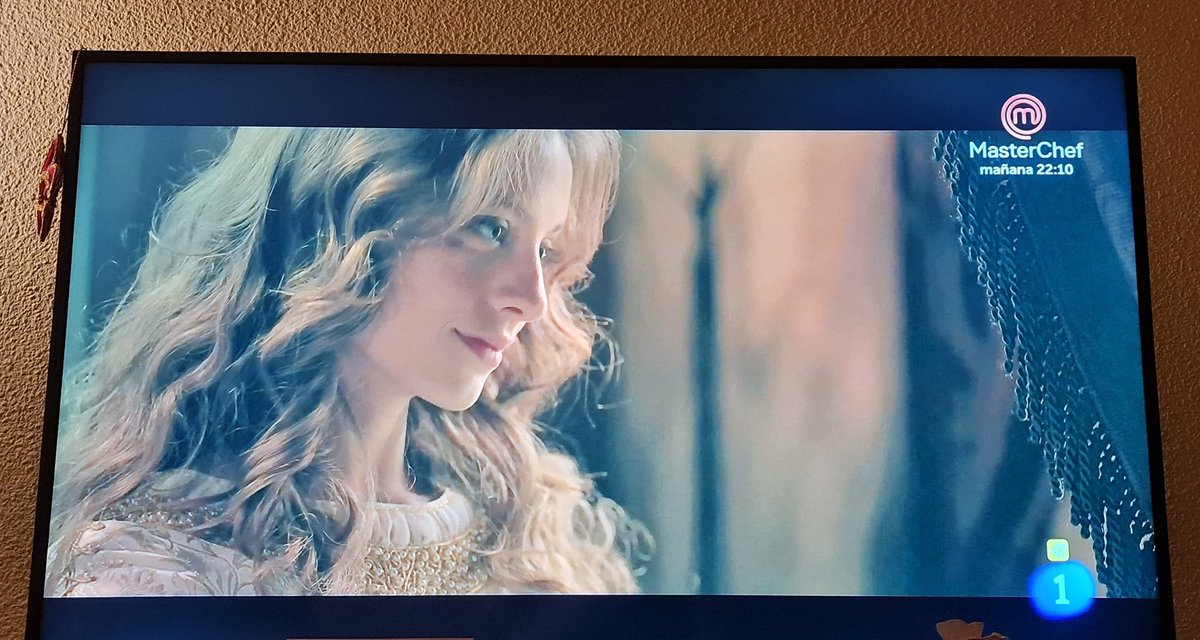 AgustinManzanoP's tweet photo. Acabada la película #LaCoronaPartida he de decir que ver esta imagen de @MichelleJWeb en el papel de La Reina Isabel de nuevo y saltarse una lagrima que no he podido retener #SiempreJuntos #IsabelYFernando https://t.co/AKEsjvIs1T