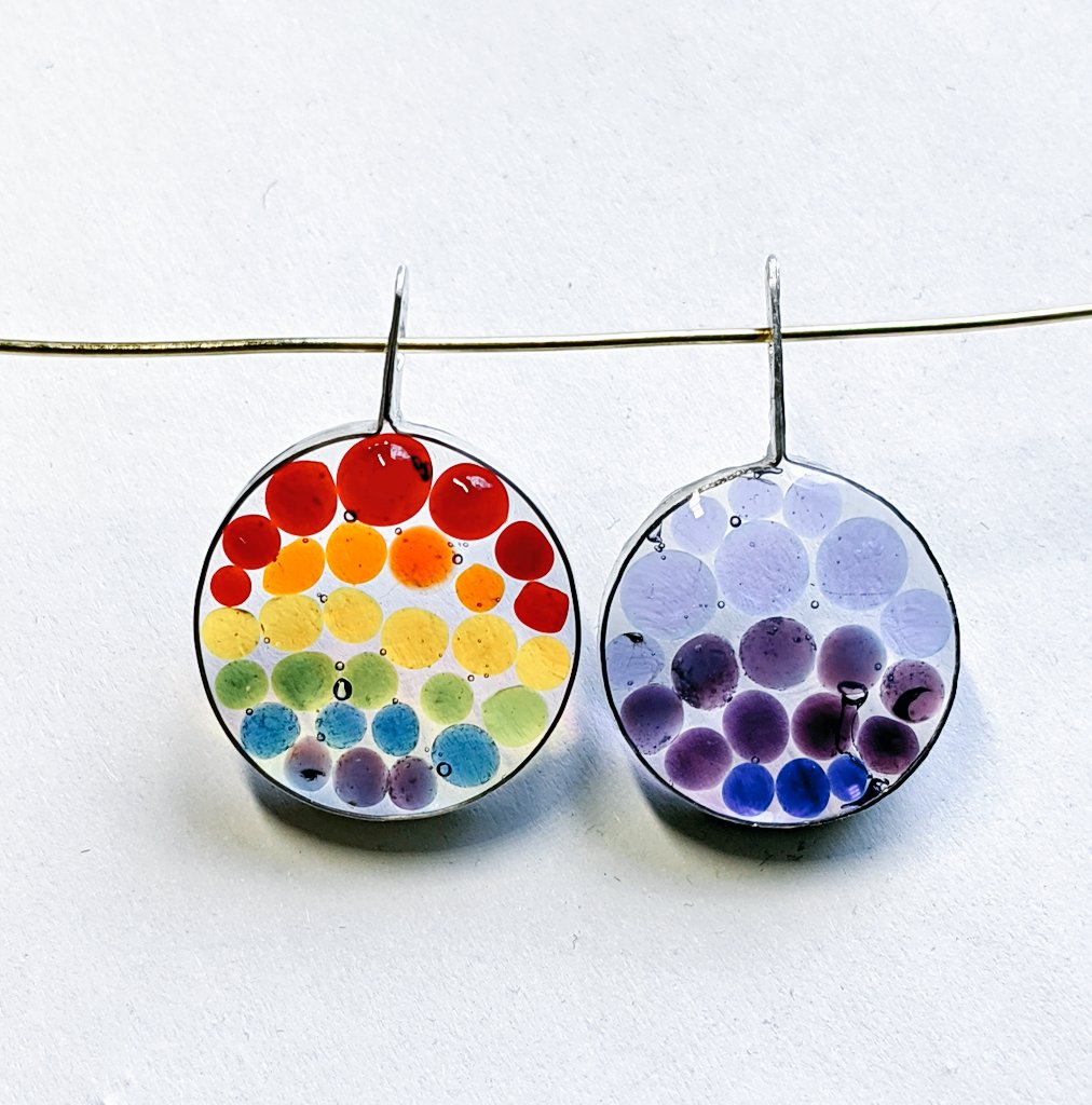 hcowart's tweet photo. Playing with color.
#handmade #handcrafted #glass #silver #resin #fritballs #somethingnew #kalaidescope https://t.co/VeQZ0DRBtO