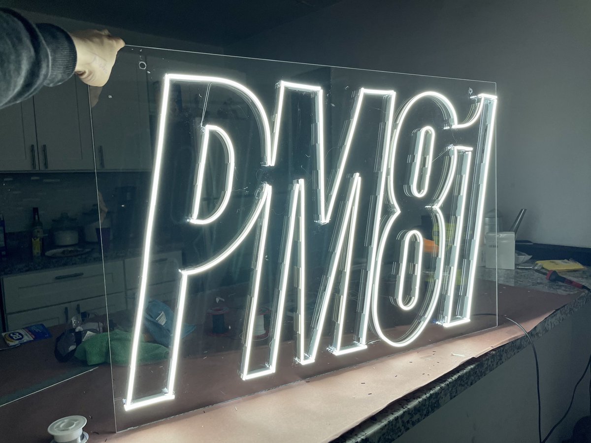 selenvacarter's tweet image. I make custom neon signs 🖤

Rt so my next client can find me