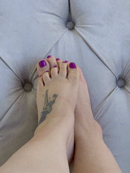 New pedicure https://t.co/bkE0SSerMI<a href="/tag/newprofilepic"class="tags"><span>#newprofilepic</span></a>