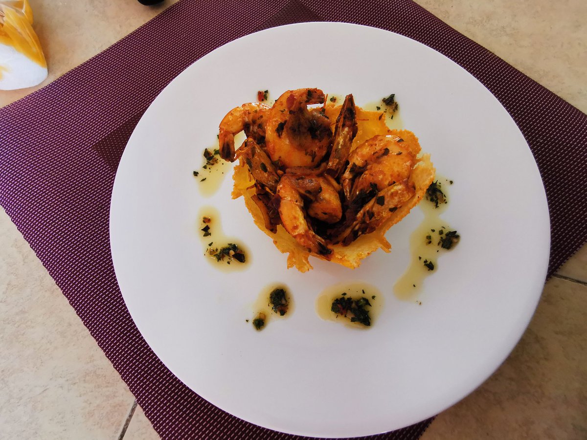 HyoAngelica2's tweet photo. Cocina de mar 🦈🐟🐬
Camarones al ajillo
Me encanto esta nueva receta, ya q los camarones con el chimichurri, y la salsa con ajo, chile guajillo, quedó excelente. 🥰👌
@Mar83156907 https://t.co/uXWccBxAXh