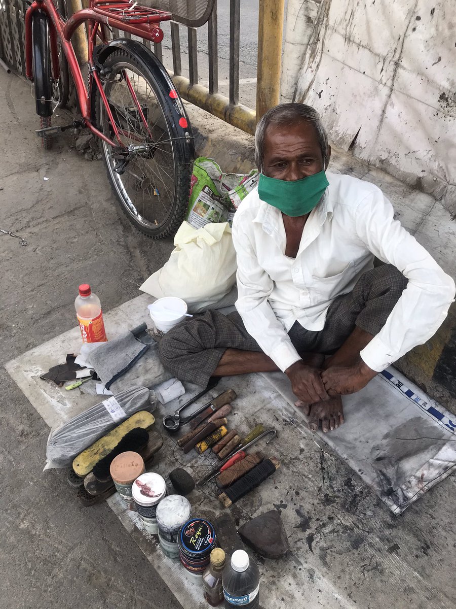 Day 7 He was reluctant to take the Dabba saying give it to the needy. I can still work and earn my living. These people hardly have customers each day. He smiled and said thank you !  #HappinessDabba