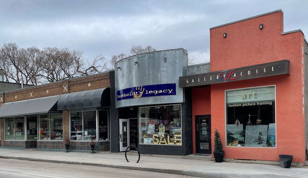 Jewel was another American chain (Chicago) that had 5 locations in Winnipeg. They also did not have unique building types.127 Lilac (Lilac had a Safeway, Piggly Wiggly & Jewel beside each other)591 Broadway (beside a 1929 Safeway)592 Main (across from a 1929 Safeway)620 Ellis