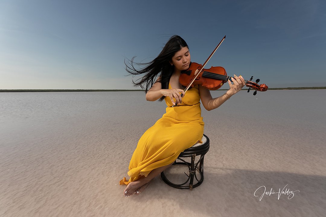 Senior 2021 PSJA/STC GRAD Congratulations, Annette! ♥️ #Classof2021 #graduation2021 #PhotoOfTheDay #lasaldelrey #seniorportraits #SeniorSpotlight #seniorsessions