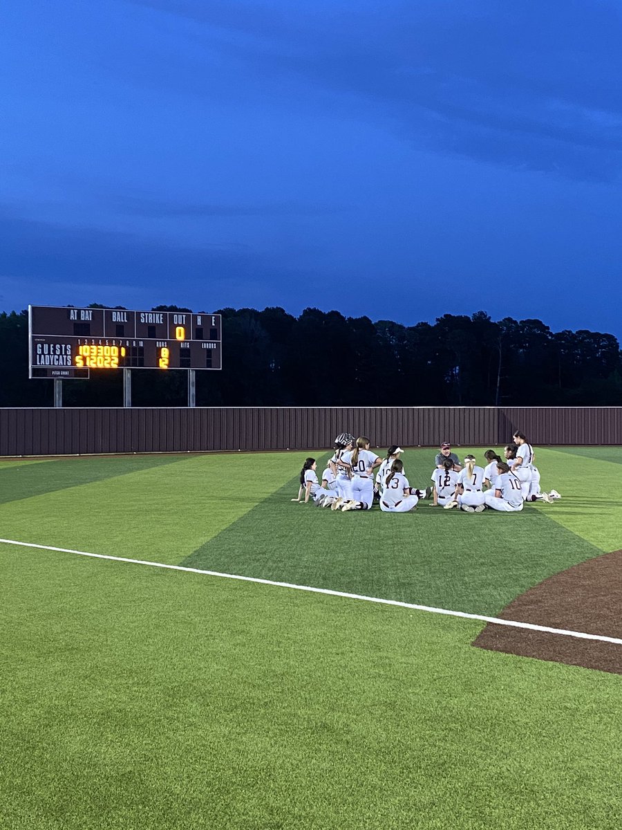 Congratulations to <a href="/whousesoftball/">Whitehouse Softball</a> and <a href="/coach_clem3/">Chris Clemons</a> on winning a huge seeding game and finishing 2nd in district! Good luck Thursday &amp; Friday in Round 1! #StatePlayoffs #DUB