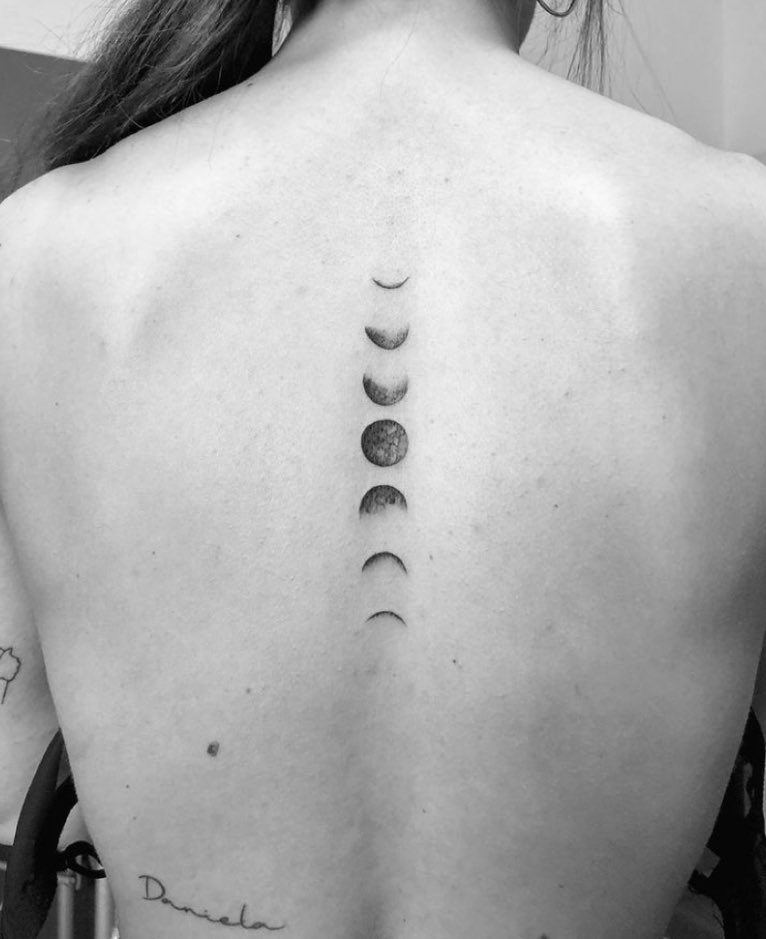-places i’d want it to be the moon phases would absolutely be along my spine but if i got the stars for the drawer, and the image rhys sent feyre while he was under the mountain, i can’t decide if i want it to be in my wrist, or the back of my leg it’ll depend on the design