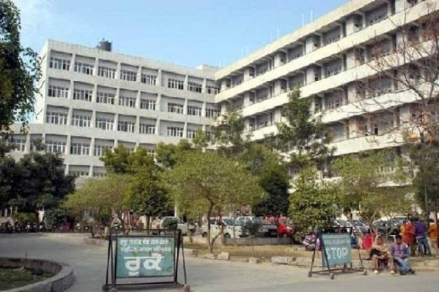 KesariPunjab's tweet image. अमृतसर आ रहे टैंकर को लोगों ने रास्ते में रोका, ये रही वजह
punjab.punjabkesari.in/punjab/news/du…
#Punjab #lackofoxygen #peoples #tanker #amritsar #PunjabHindinews #HindiNews #LiquidOxygen