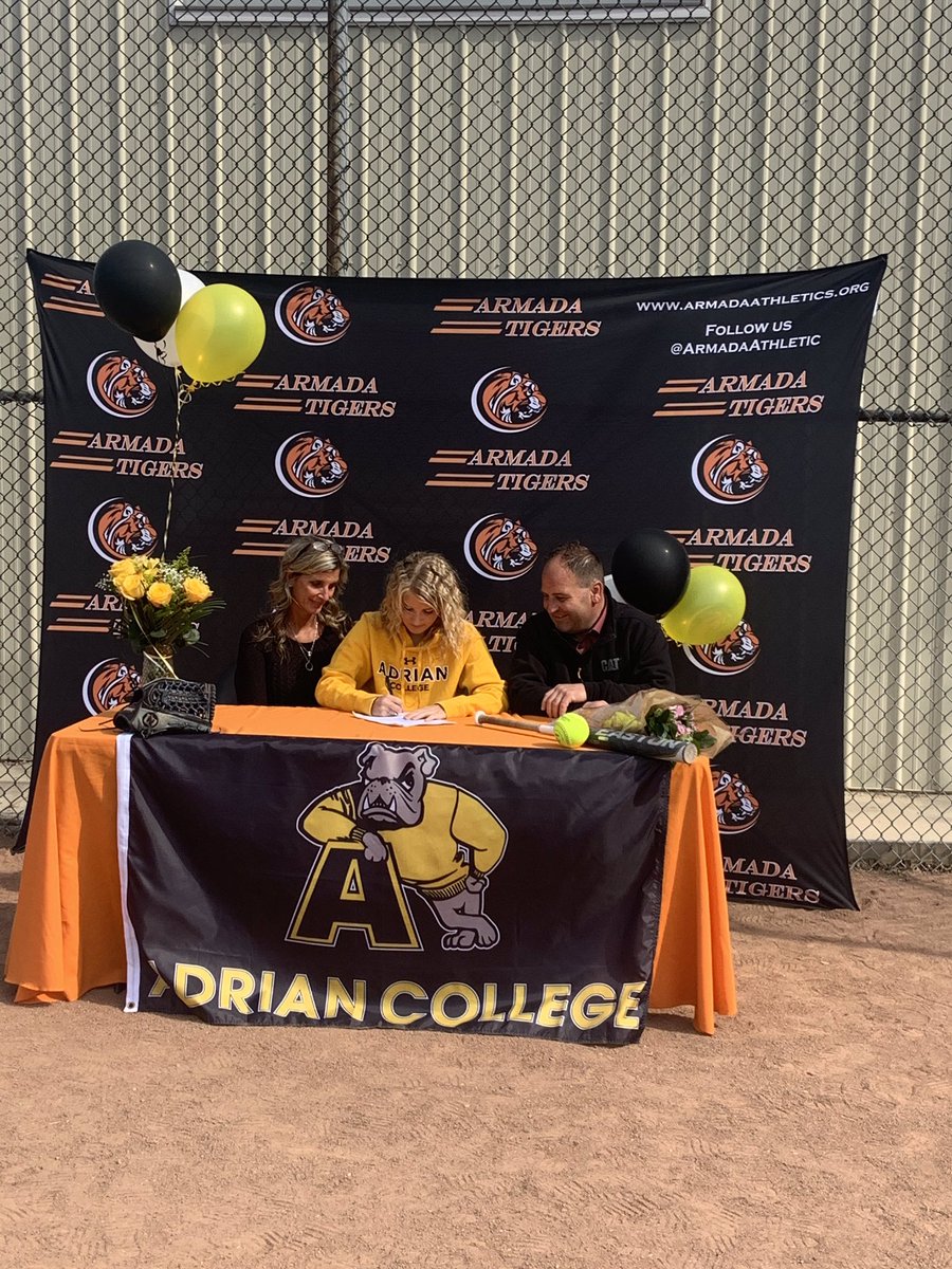 armada_tigersSB's tweet photo. Special Day For Armada Softball As Our Own @genna_marasco Signs Her National Letter Of Intent To Play At @AC_softball We Are So Proud Of You G!! https://t.co/XFYuVjf2Ht