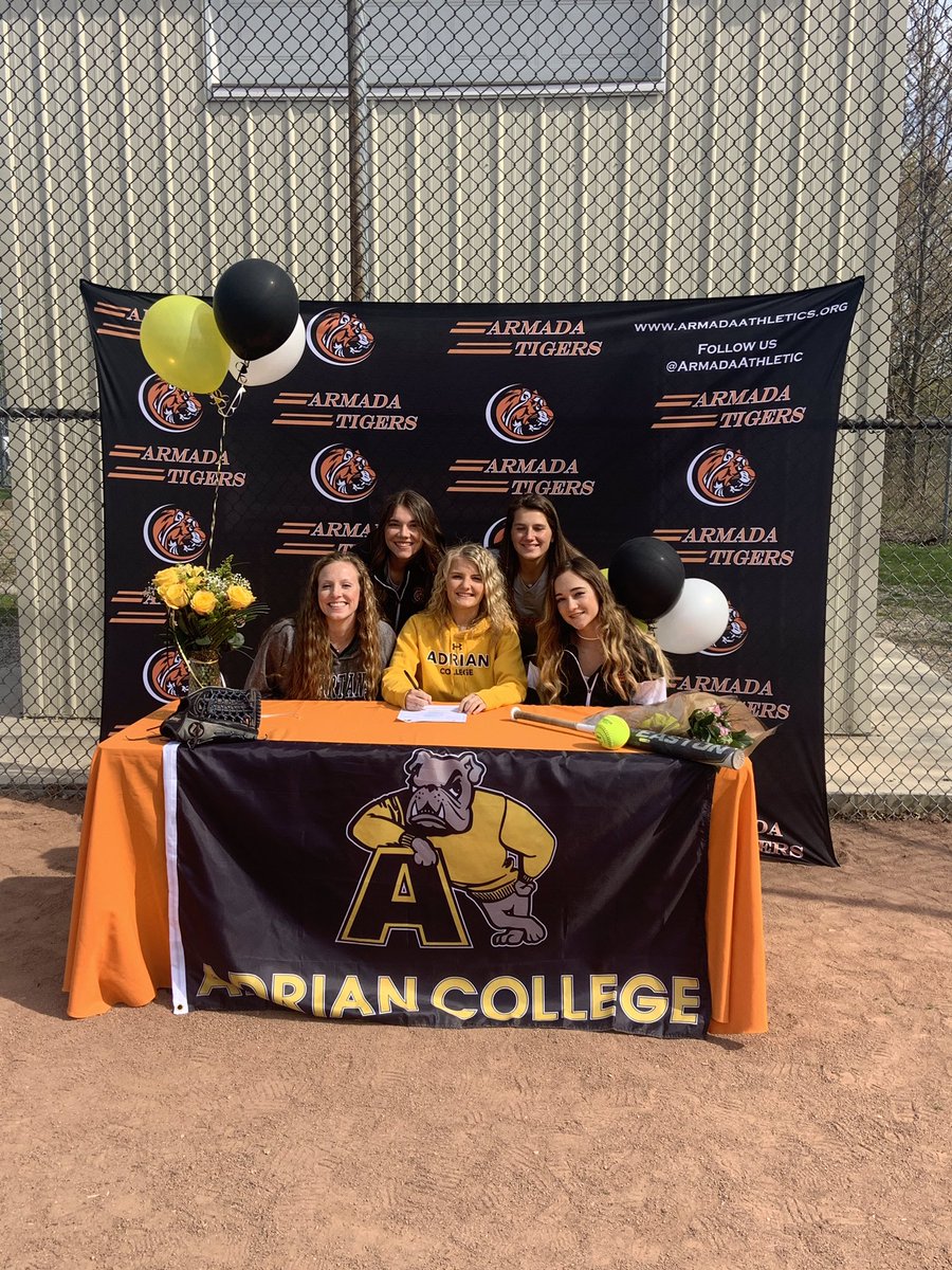 armada_tigersSB's tweet photo. Special Day For Armada Softball As Our Own @genna_marasco Signs Her National Letter Of Intent To Play At @AC_softball We Are So Proud Of You G!! https://t.co/XFYuVjf2Ht