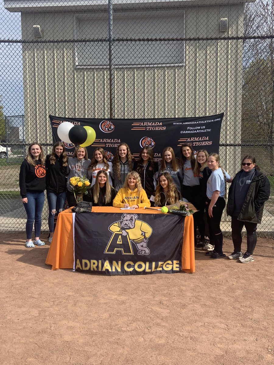 armada_tigersSB's tweet photo. Special Day For Armada Softball As Our Own @genna_marasco Signs Her National Letter Of Intent To Play At @AC_softball We Are So Proud Of You G!! https://t.co/XFYuVjf2Ht