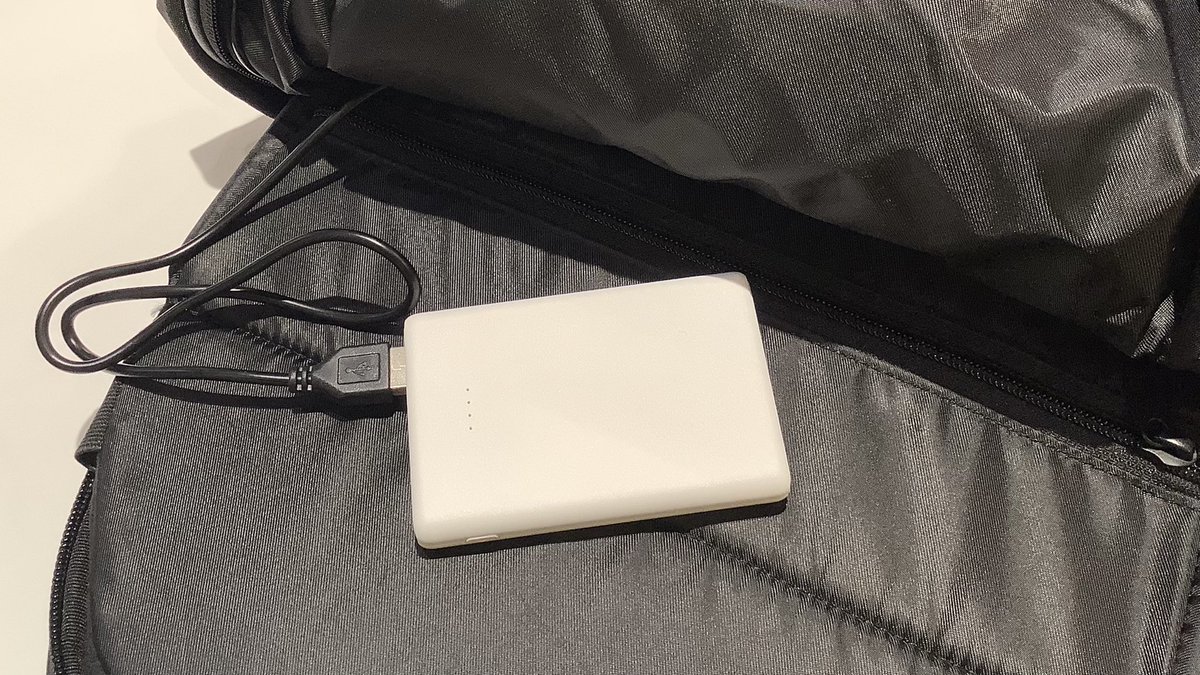 smith_snd's tweet image. スタイリッシュで機能的なカバン #wexley より #URBANBACKPACK のご紹介です。
15インチまでのパソコンが収納可能。外部USBポート付きのため、お持ちの充電器を備えて頂ければ、カバンの外から充電が可能です。
カジュアルなスタイルにもお使いいただけるデザインです。
レジの横で展開しています。