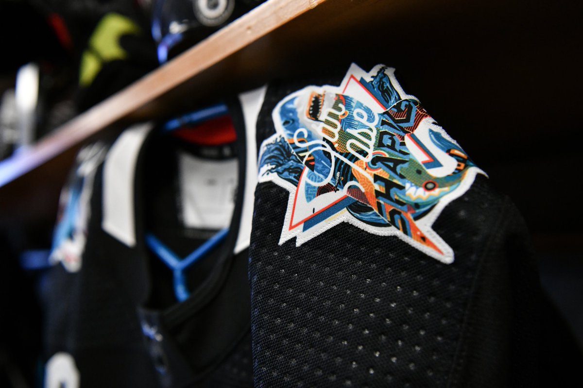 That Los Tiburones 🔥 courtesy of <a href="/tristaneaton/">Tristan Eaton</a>. 

Tonight’s warmup jersey auction opens  at 7:30pm and benefits <a href="/GOTR_SV/">Girls on the Run of Silicon Valley</a>!

Register 👉 sharksgroups.givesmart.com