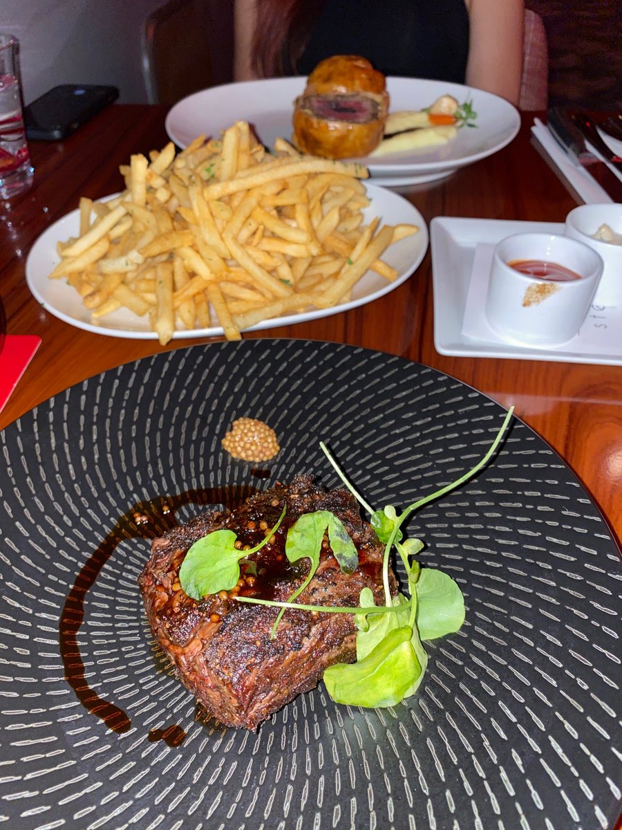 I'm at Gordon Ramsay Steak - @caesarsent in Las Vegas, NV https://t.co/HPFy1DZkPH https://t.co/bU9l9WAKmp