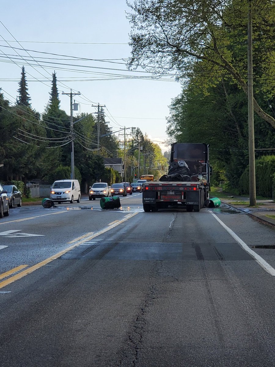 SisterJawbreakr's tweet image. Just drivin' on through, no care for the world. Fucking incredible #bcdrivers