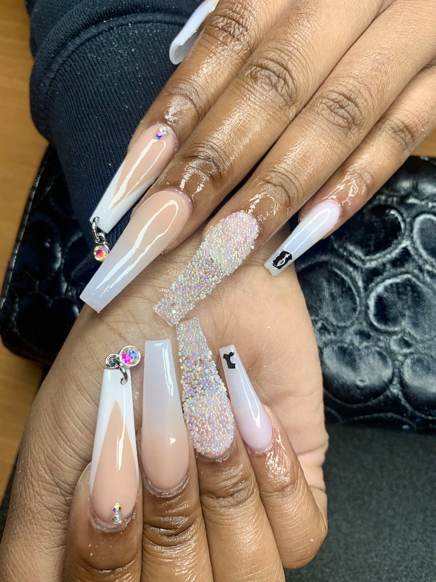 nailninja1's tweet photo. Stepped that set up w a dangle charm🥵 https://t.co/J01O7QPkY3