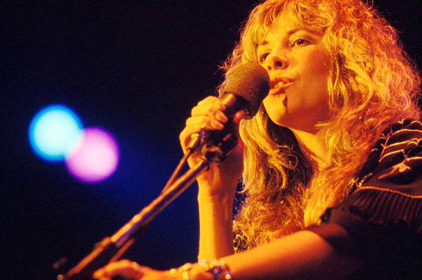 crockpics's tweet photo. Stevie Nicks performs in New York, 1977. Photo by Michael Putland/Getty Images https://t.co/rT363NGegx