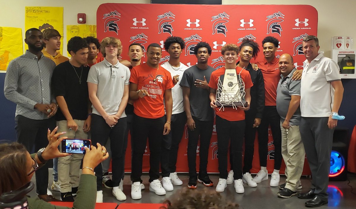 CoachBReeves's tweet photo. Tonight capped a tremendous year for this 20-5 team. 1st senior class sending 3 players to college to play 🏀. This is a special group that played well TOGETHER. Team State Rankings All Classes: #2 in assists, #10 3P Made, #17 PPG, #20 steals. #unselfish #uptempo  @SLAMTampaHoops https://t.co/DaNKwQM9L1