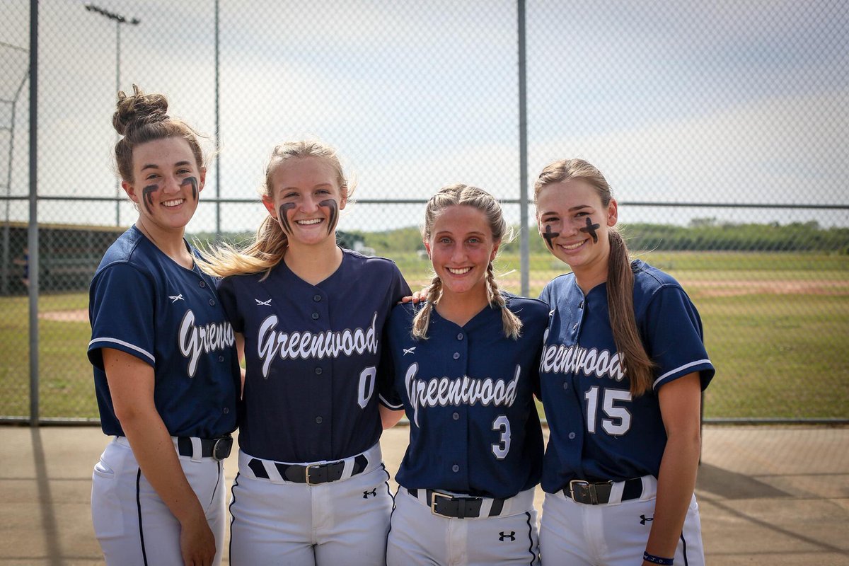 PeggyRoweps's tweet photo. From Prom to Softball 🥎 @HavenClements @KFisher21 @StephaniePossa5 @ally_sockey https://t.co/XbB3en5juh