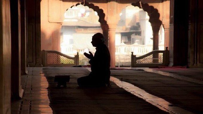 -

دعوات الغيب تجعل الحقول القاحلة خصبة
#اللهم تلك الأكف الصالحة ..🍃♥️

#صباح_الخير لاتنسوني من دعائكم