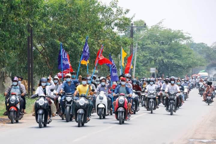 w0061's tweet photo. 27.4.2021 Mandalay Engineers Group Doing motorcycle strike under the bright Sunlight. 

#Apr27Coup 
#WhatsHappeningInMyanmar https://t.co/leMPDRtYZX