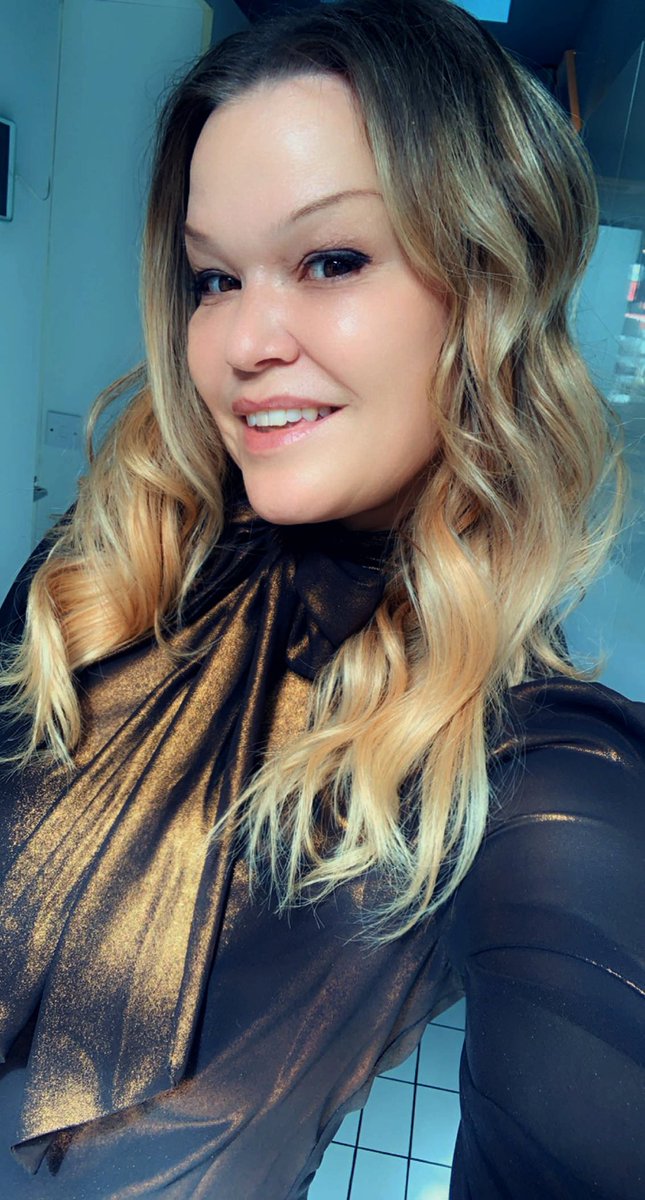 thekliniksalon's tweet photo. Week 1 .... 86 hrs 
Week 2 .... 76 hrs
This week.... who knows? 😜
So happy to be back looking after all our lovely clients, even if I have done crazy hours.... all in the name of HAIR! 💁‍♀️
#lifeasastylist #postcovid #backtowork #lovewhatido #passion #couldnthavedonewithoutmyteam https://t.co/sPsq8WAFj3