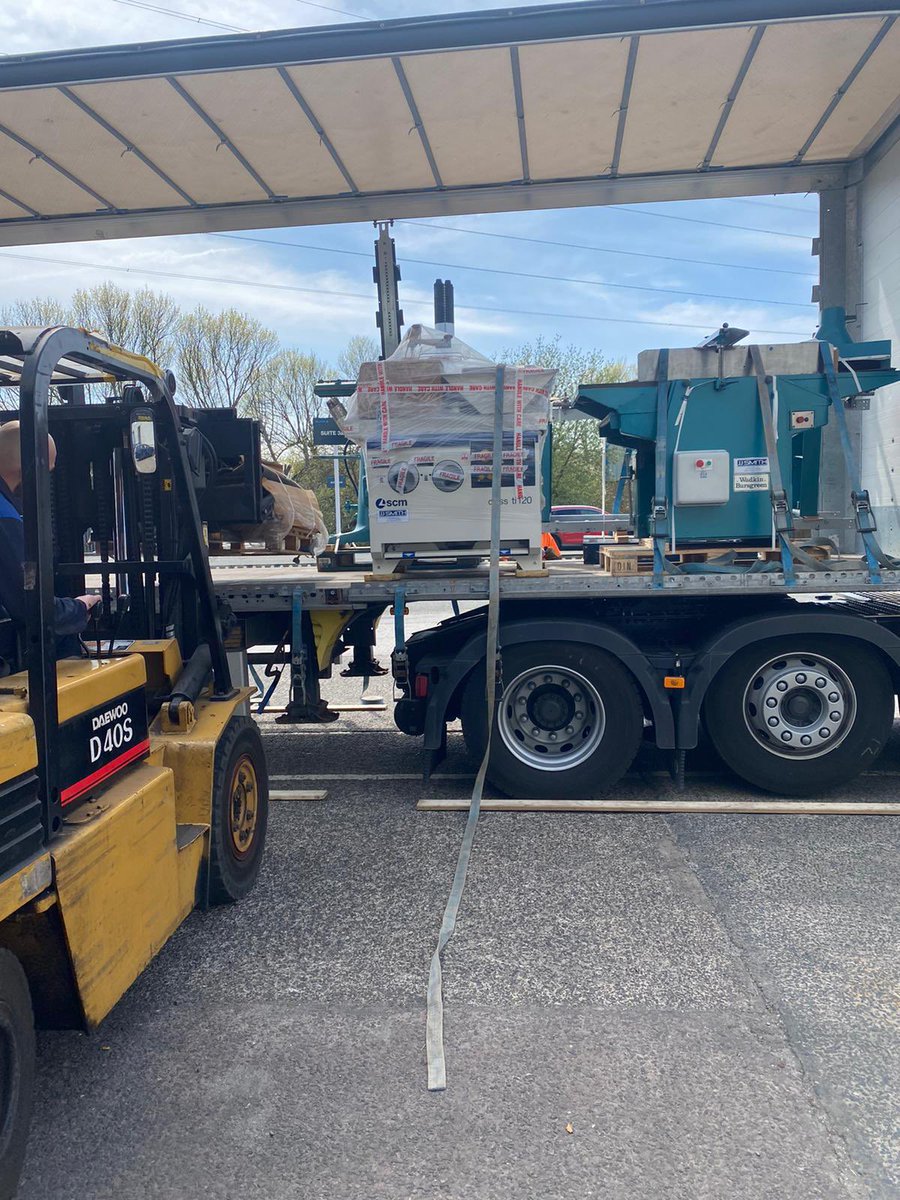 JJSWoodworking's tweet photo. Full load of machines on its way to a new joinery workshop in Shetland! ๐
#joinery #doors #spindlemoulder #planer #sander #crosscut #machinery https://t.co/Vg4C1A2f9h