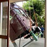 玄関を開けたら電車や馬が!これはごく平凡な日常風景…か？w
