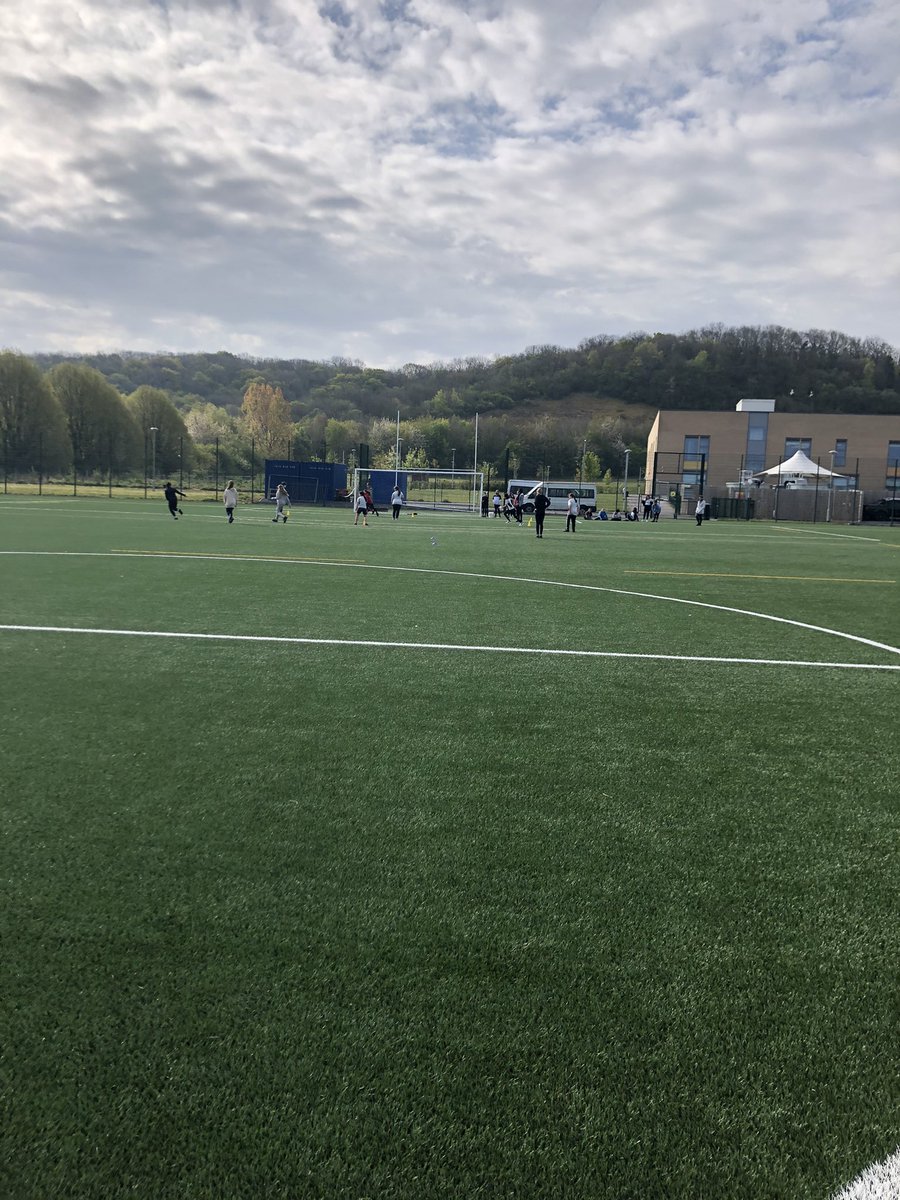 CWCHS_PE's tweet photo. Rounders and the ‘pizza’ game #peoutside #funinthesun🤷♀️ https://t.co/UVt8QzjCER