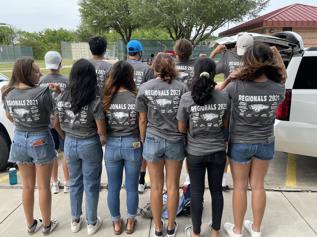 snun1217's tweet photo. Ready for a big day of tennis tomorrow! @EaglesBattle leaving for Regionals! @Allen_ISD #nextstopstate https://t.co/9lEhWdMXVx